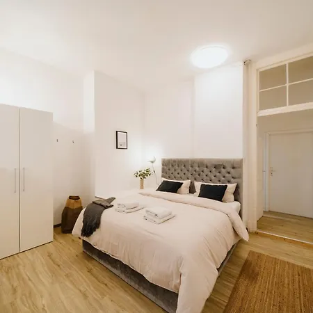 Homely - Quiet , Large Living Area , Modern I Supermarkt ברלין