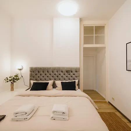 Homely - Quiet , Large Living Area , Modern I Supermarkt