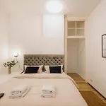 Homely - Quiet , Large Living Area , Modern I Supermarkt