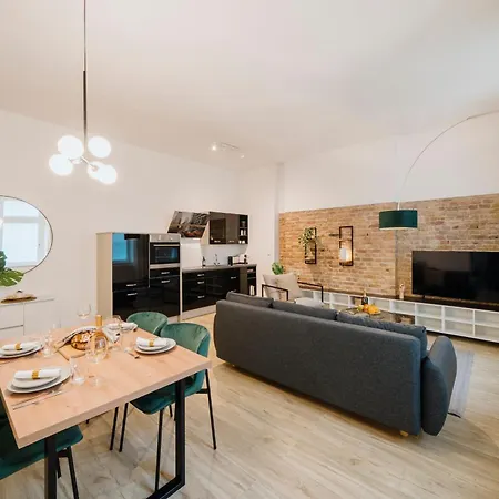 Homely - Quiet , Large Living Area , Modern I Supermarkt Apartamento