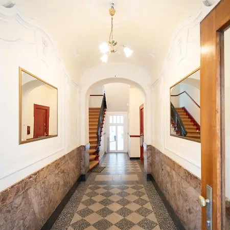 Homely - Quiet , Large Living Area , Modern I Supermarkt Apartamento