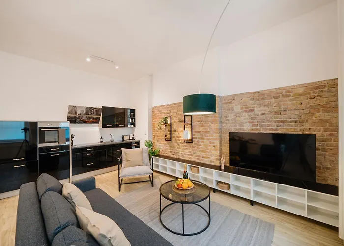 Homely - Quiet , Large Living Area , Modern I Supermarkt Apartamento *