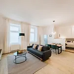 Homely - Quiet , Large Living Area , Modern I Supermarkt