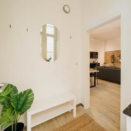 Homely - Quiet , Large Living Area , Modern I Supermarkt Lägenhet