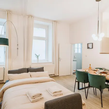 Homely - Quiet , Large Living Area , Modern I Supermarkt *