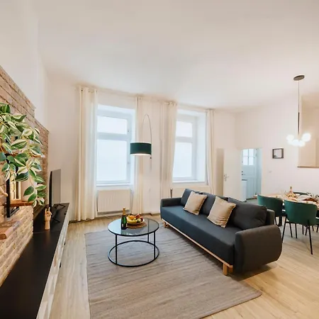 Homely - Quiet , Large Living Area , Modern I Supermarkt * Berlin