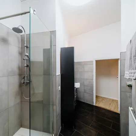 Homely - Quiet , Large Living Area , Modern I Supermarkt Apartman Berlin