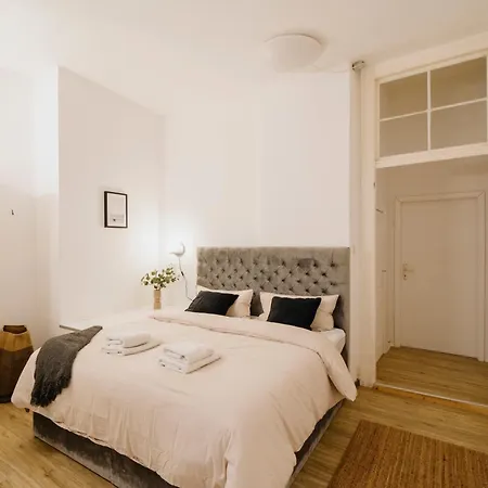 Homely - Quiet , Large Living Area , Modern I Supermarkt *