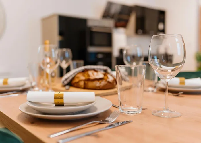 Apartment Homely - Quiet , Large Living Area , Modern I Supermarkt Berlin