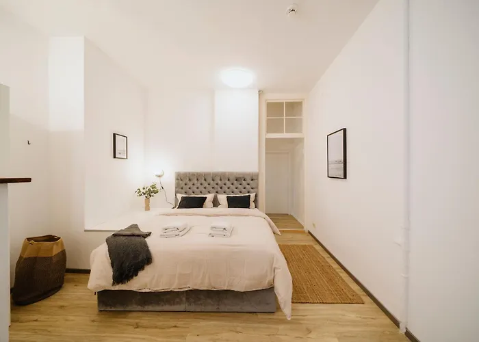 Apartmán Homely - Quiet , Large Living Area , Modern I Supermarkt *