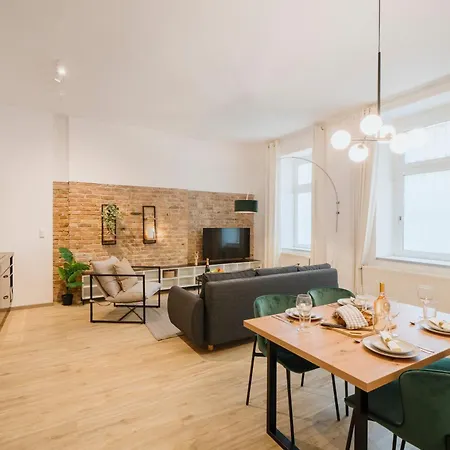 Homely - Quiet , Large Living Area , Modern I Supermarkt