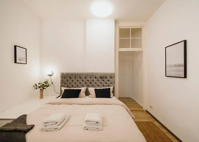 Homely - Quiet , Large Living Area , Modern I Supermarkt