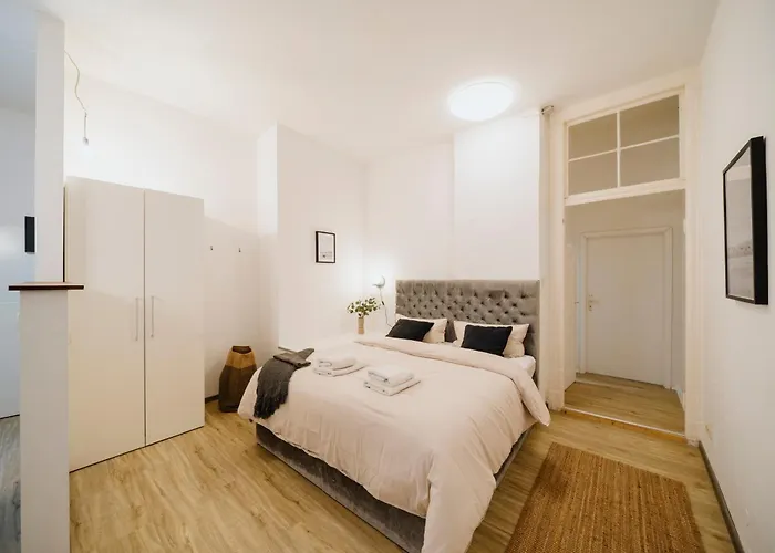 Homely - Quiet , Large Living Area , Modern I Supermarkt 베를린