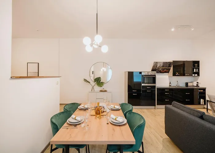 Homely - Quiet , Large Living Area , Modern I Supermarkt شقة *