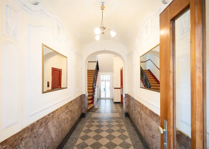 Homely - Quiet , Large Living Area , Modern I Supermarkt 아파트